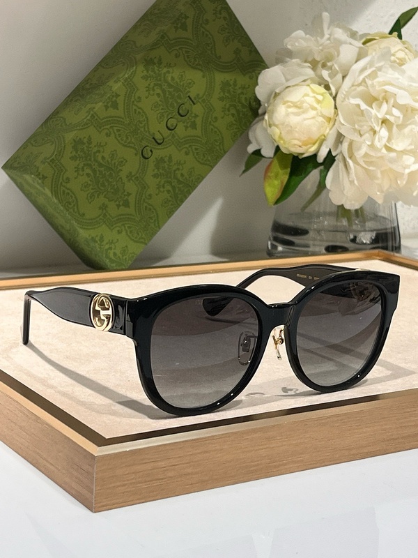 Gucci Sunglasses 74